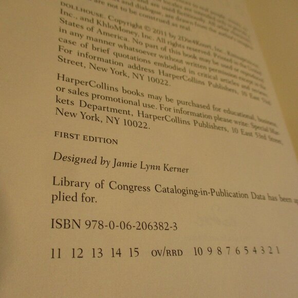 Dollhouse The Kardashians Small Black White Reading Book - Picture 3 of 5